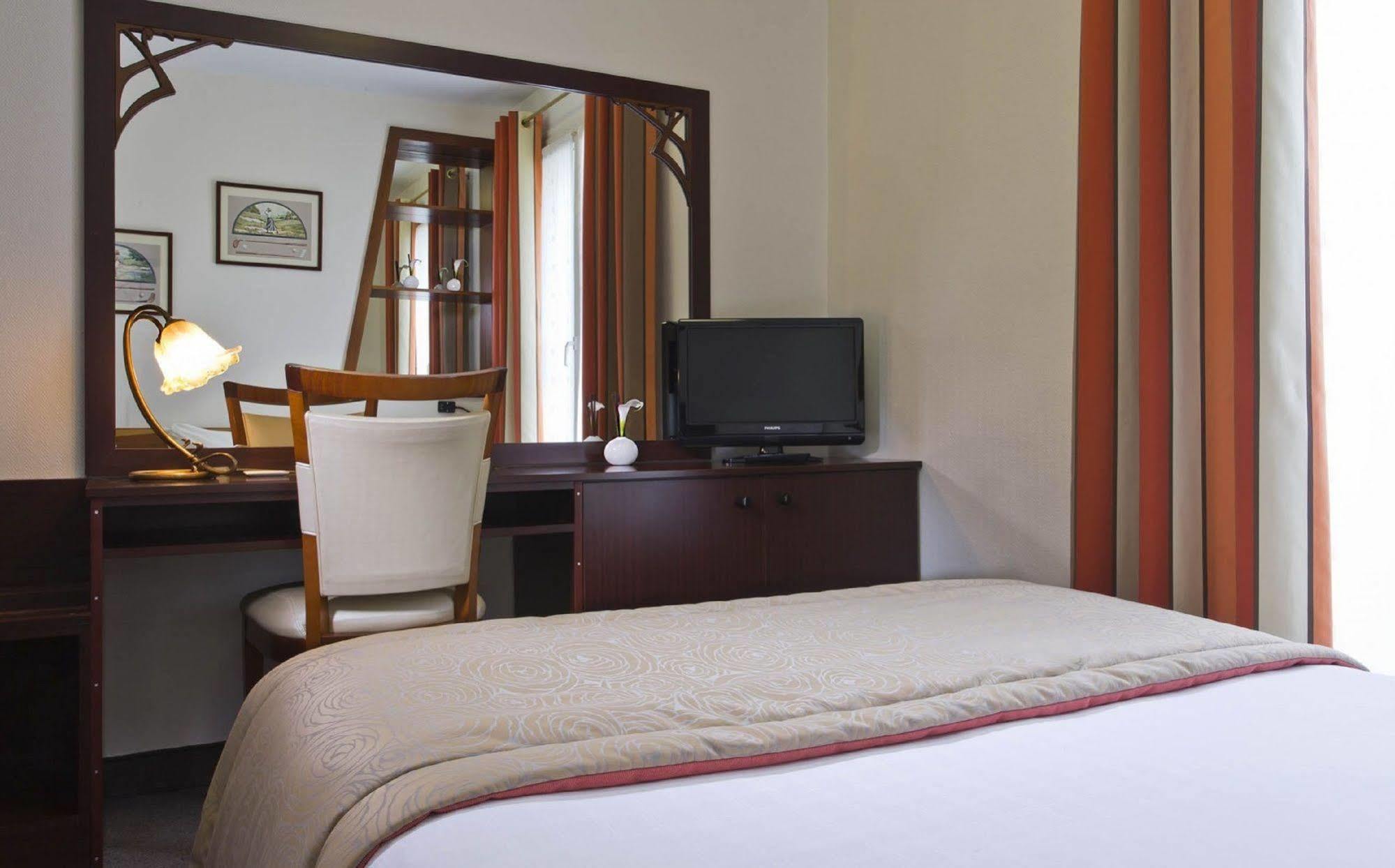 Grand Des Balcons Hotel 2*